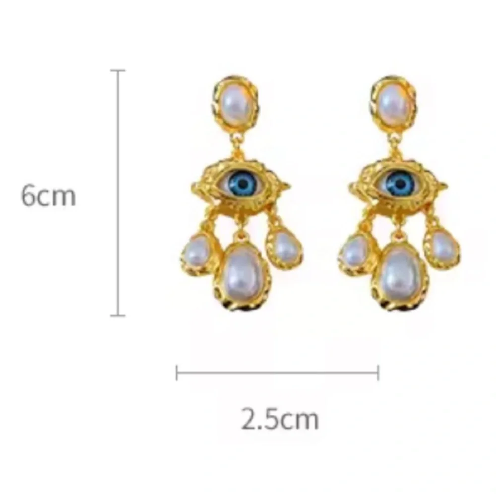 Vintage Gaze Blue Eyes Pearl Silver Earrings